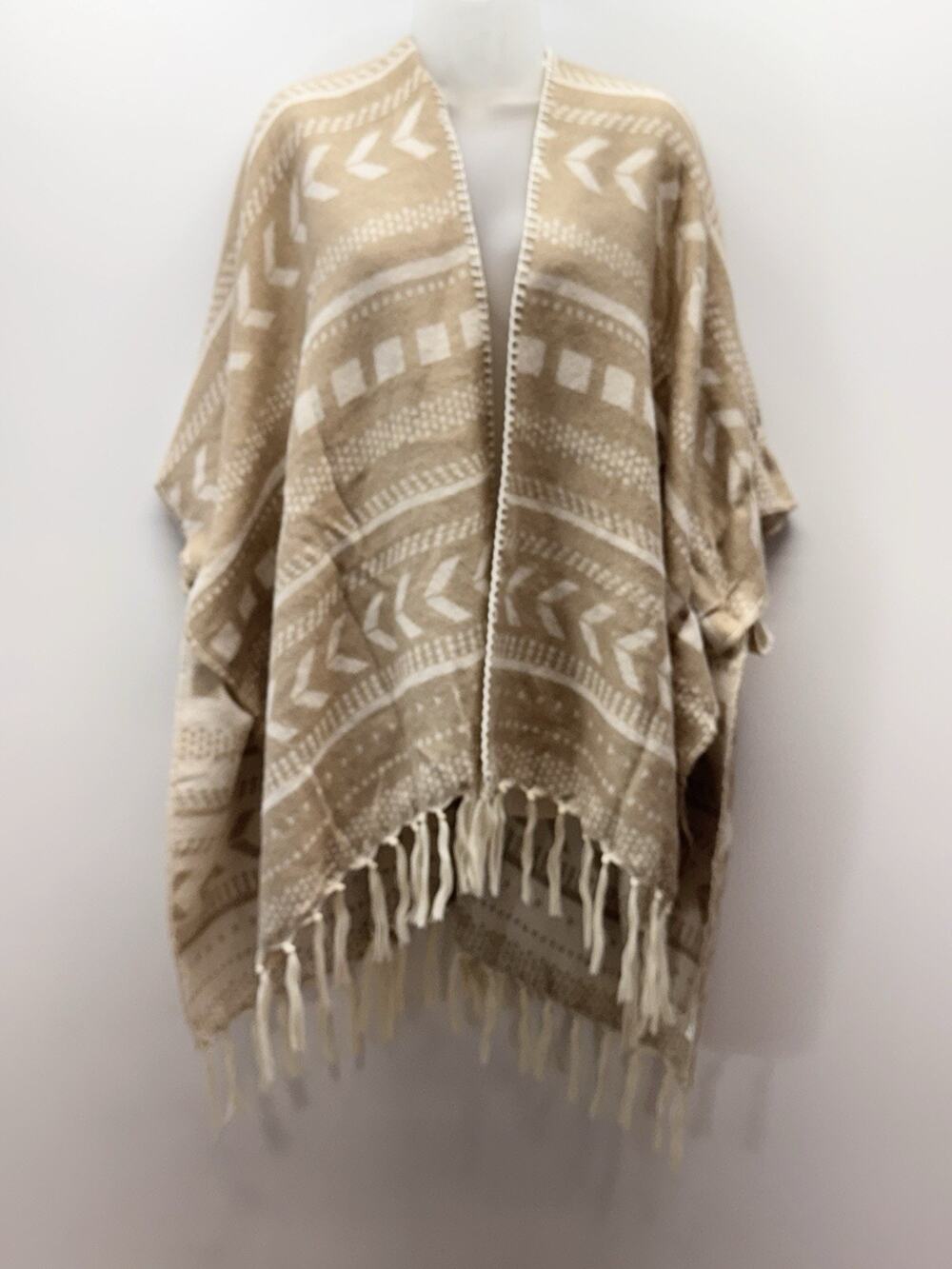 FALLS CREEK NWT ONE SIZE OPEN CARDIGAN Beige & White